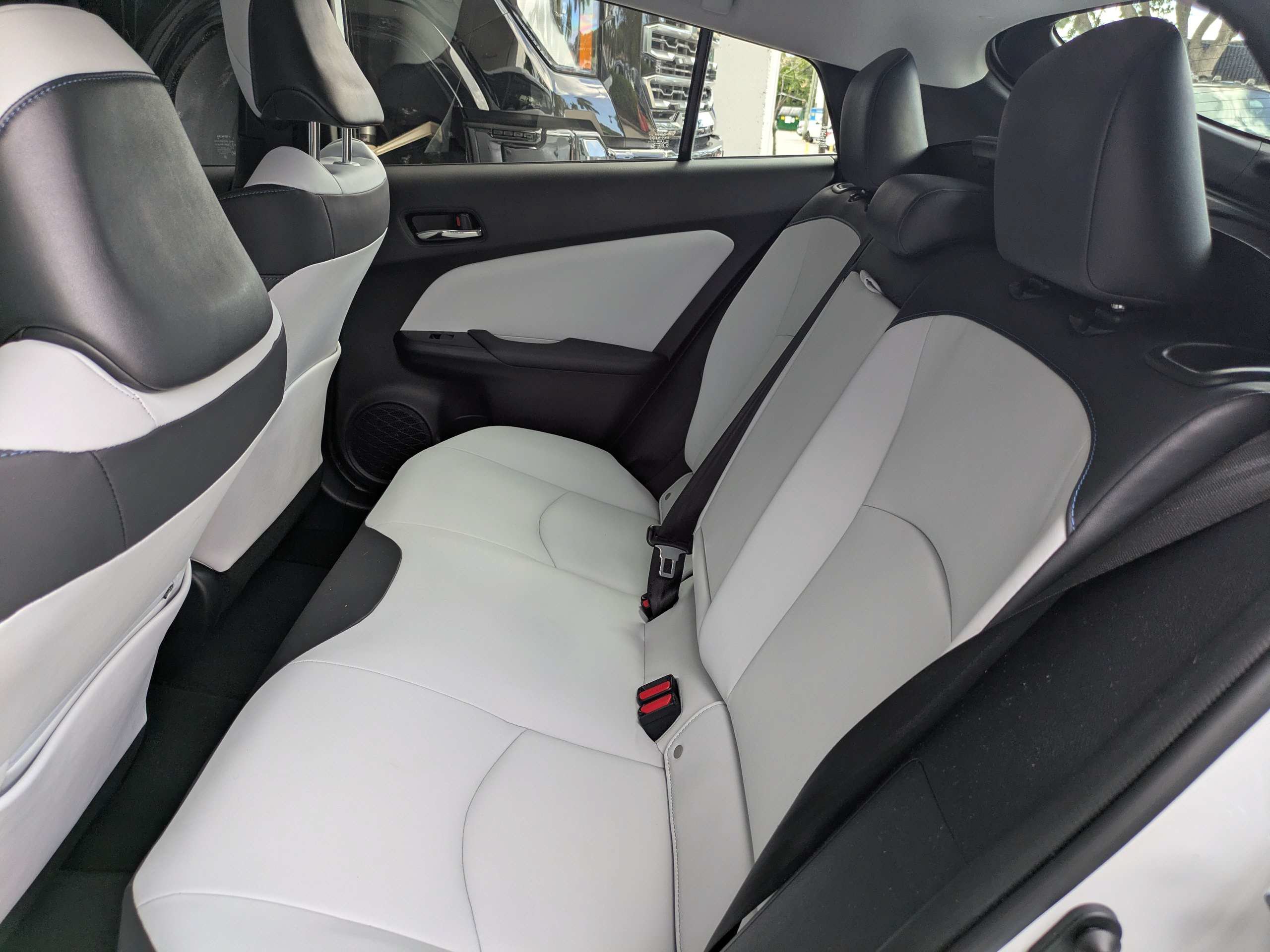 Used 2022 Toyota Prius Limited FWD image 14