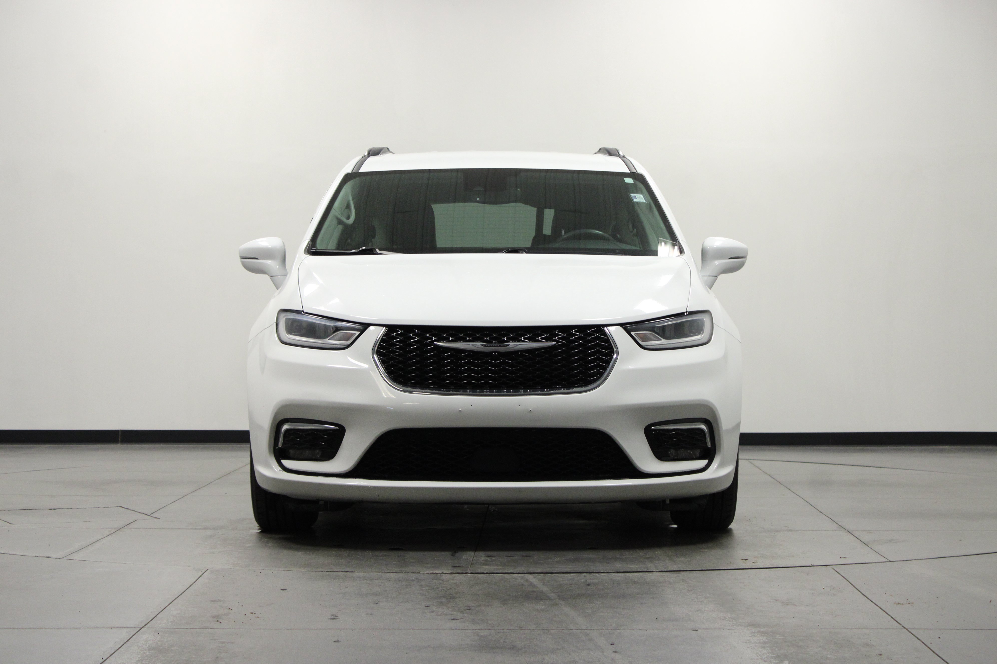 Used 2022 Chrysler Pacifica Touring-L FWD image 9