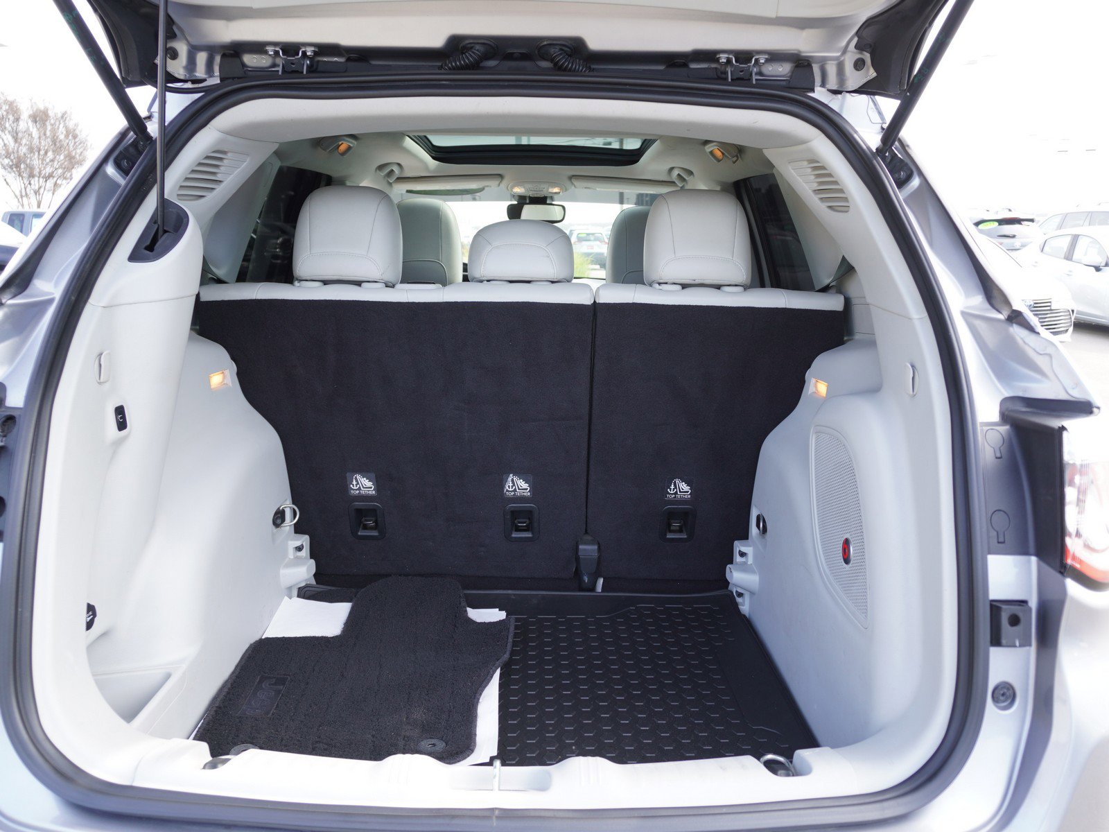 Used 2017 Jeep Compass Limited image 12