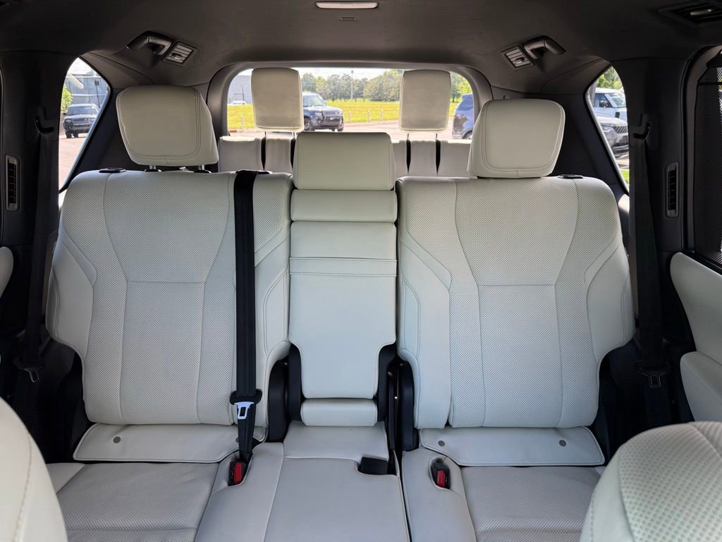 Used 2024 Lexus LX 600 4WD w/ Luxury Package image 35