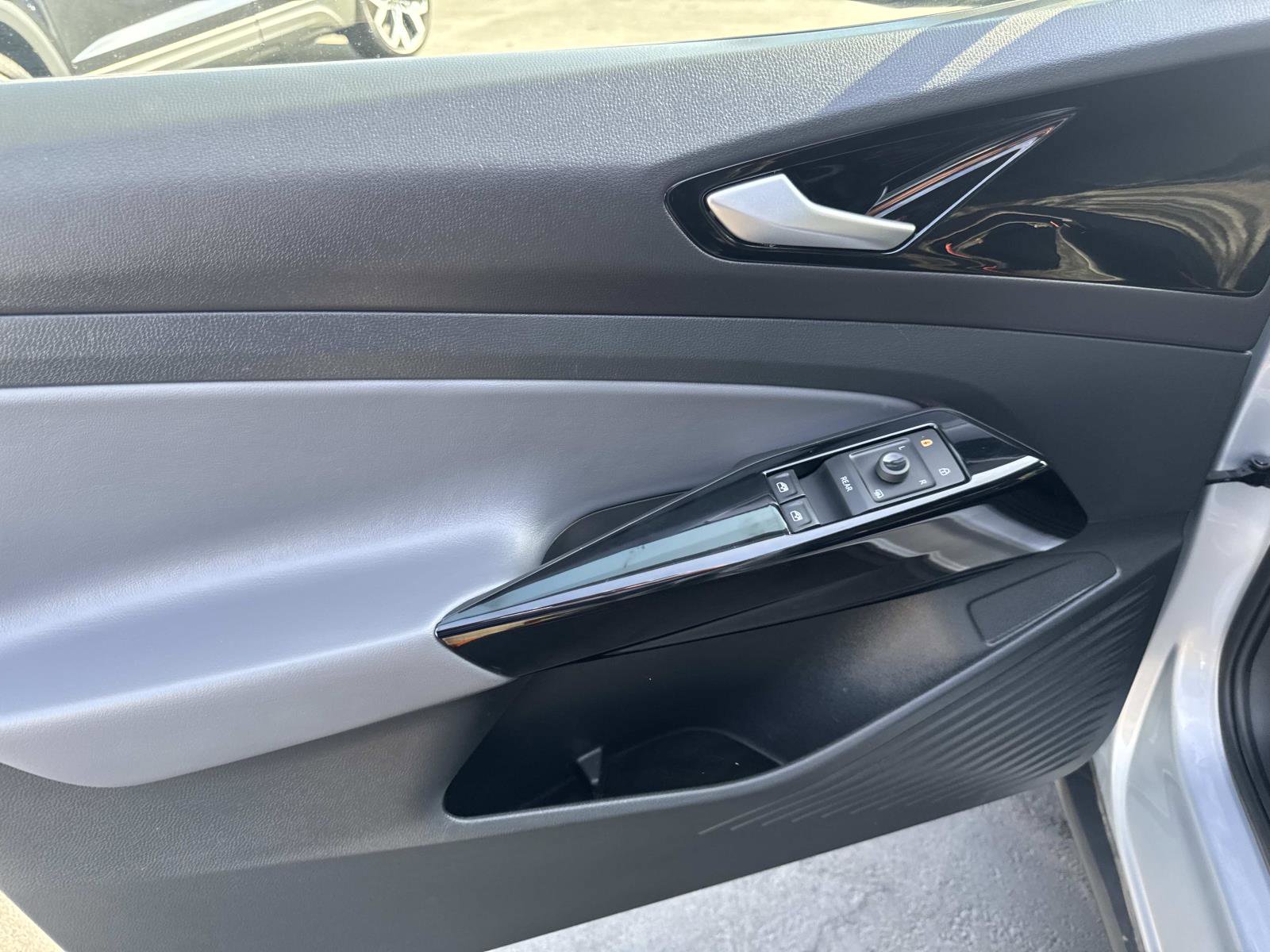 Used 2022 Volkswagen ID.4 Pro image 13