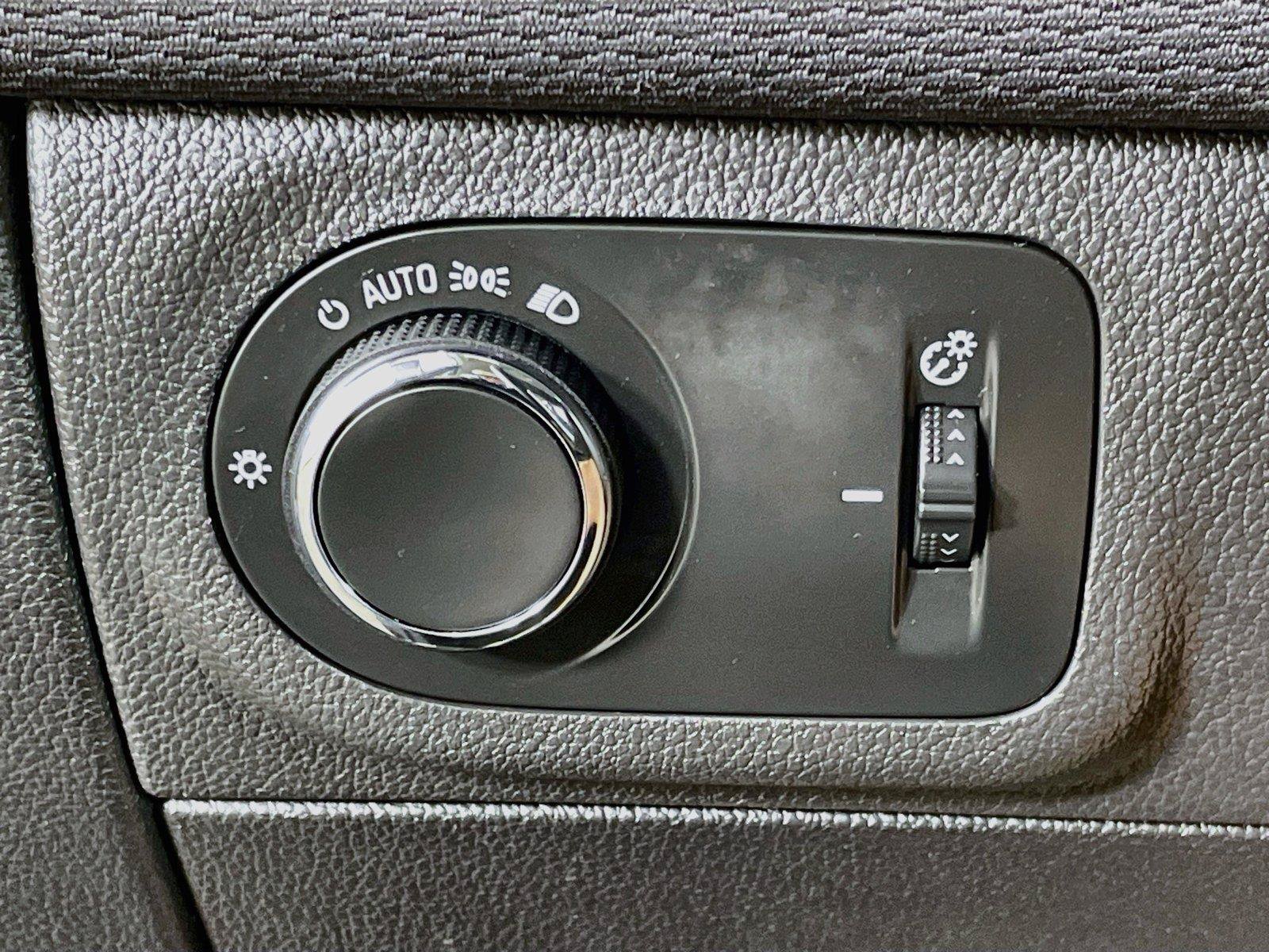 Used 2017 Chevrolet Cruze LT FWD image 14