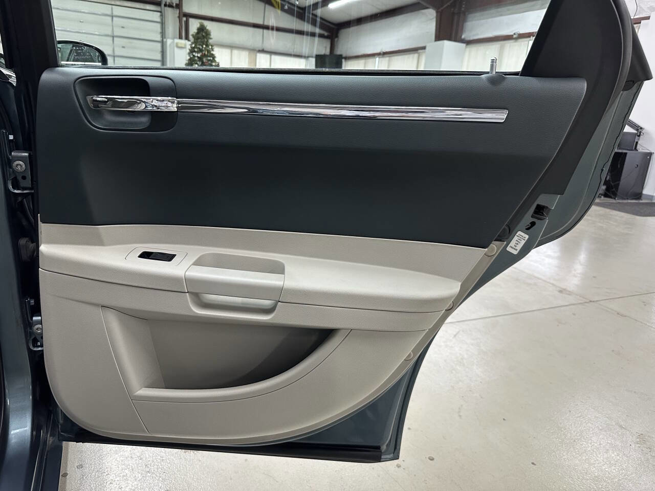 Used 2005 Chrysler 300 Touring w/ Protection Group image 14