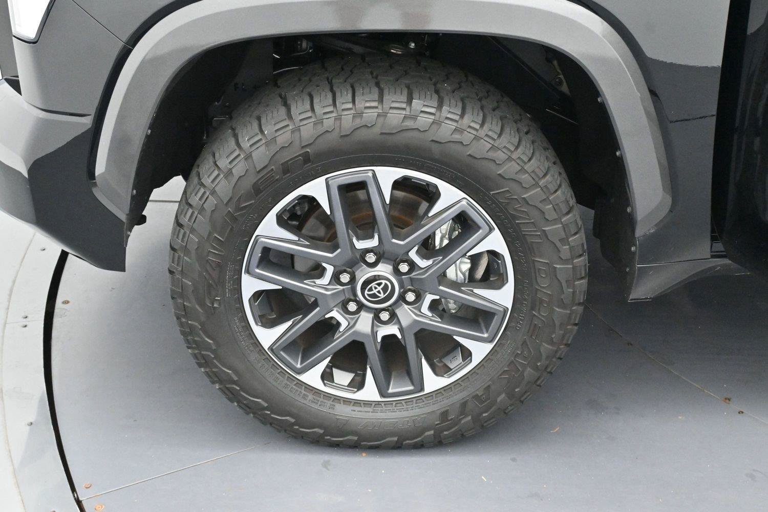 Used 2026 Toyota Tundra Limited AWD/4WD image 32