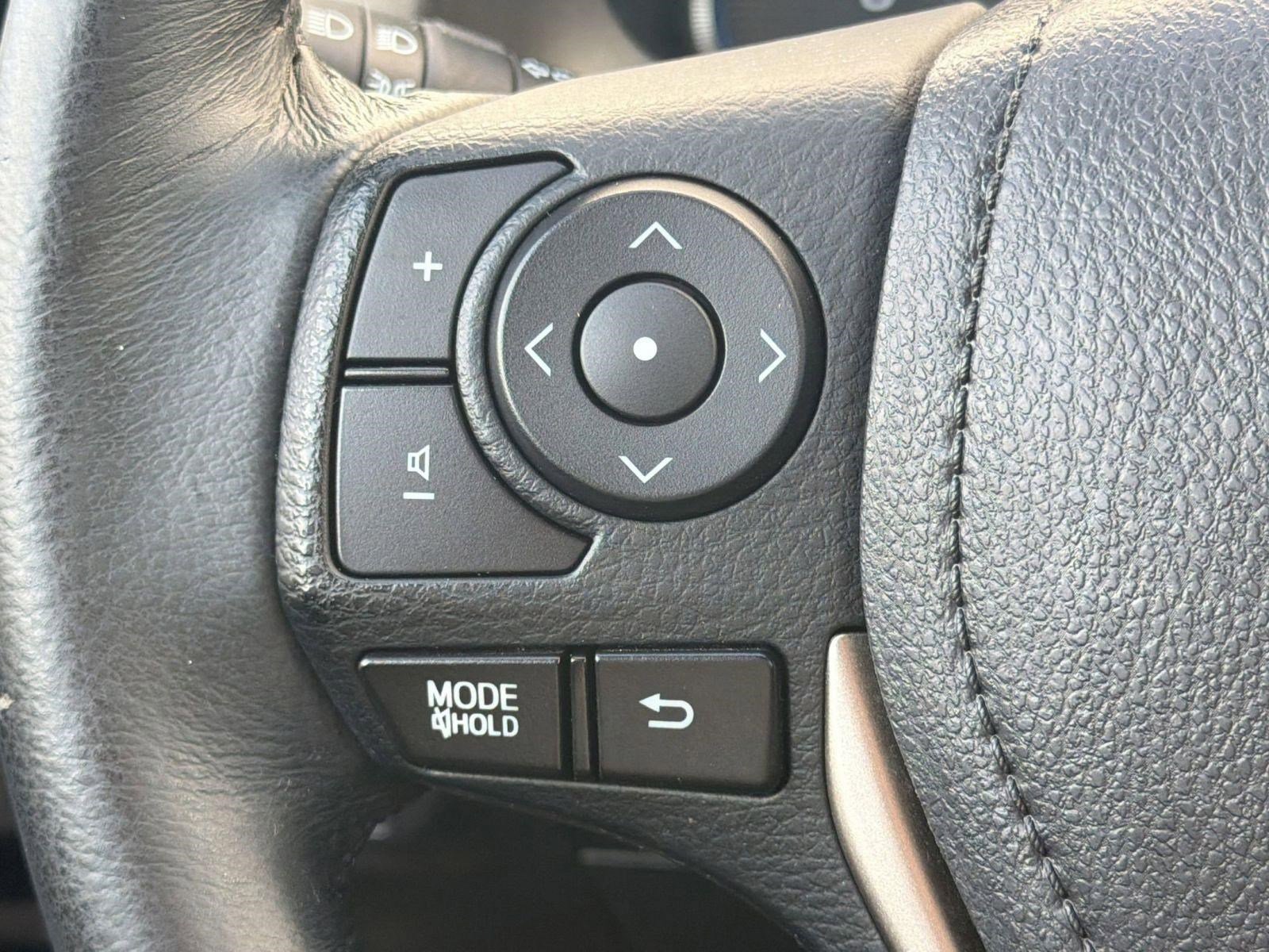 Used 2015 Toyota RAV4 Limited image 18