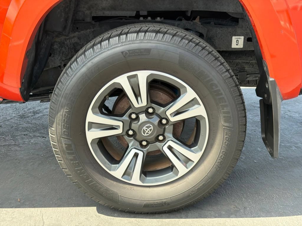 Used 2017 Toyota Tacoma TRD Sport w/ Tow Package (A/T) AWD/4WD image 16