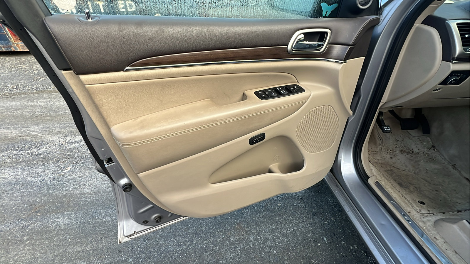 Used 2015 Jeep Grand Cherokee Overland w/ Advanced Technology Group image 13