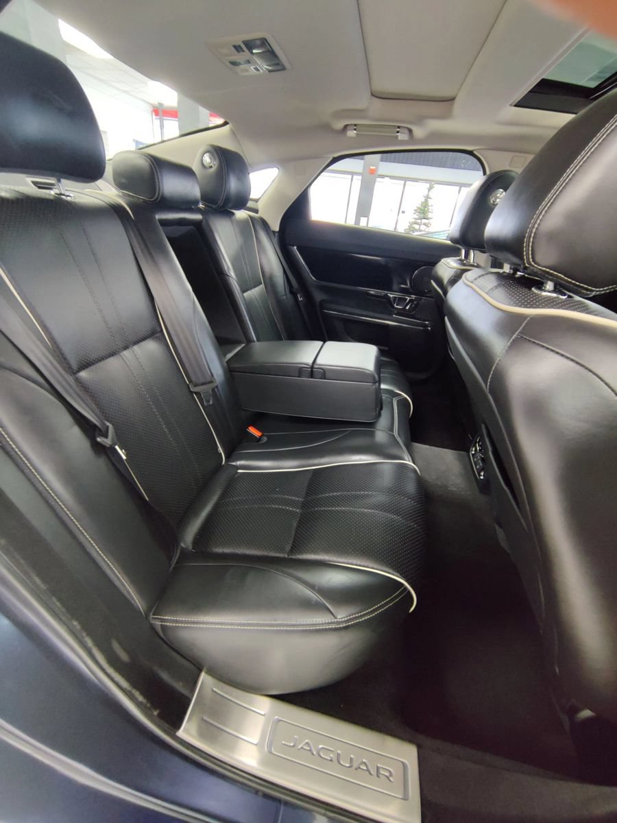 Used 2016 Jaguar XJ AWD/4WD image 18