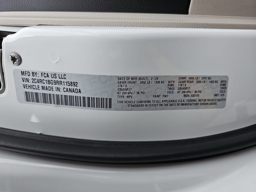 Used 2024 Chrysler Pacifica Touring-L image 36