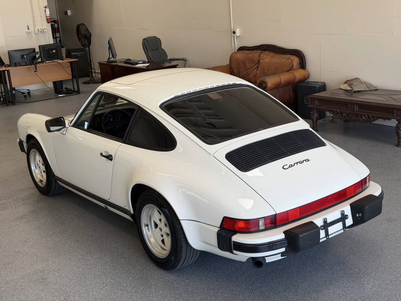 Used 1988 Porsche 911 Carrera RWD image 19