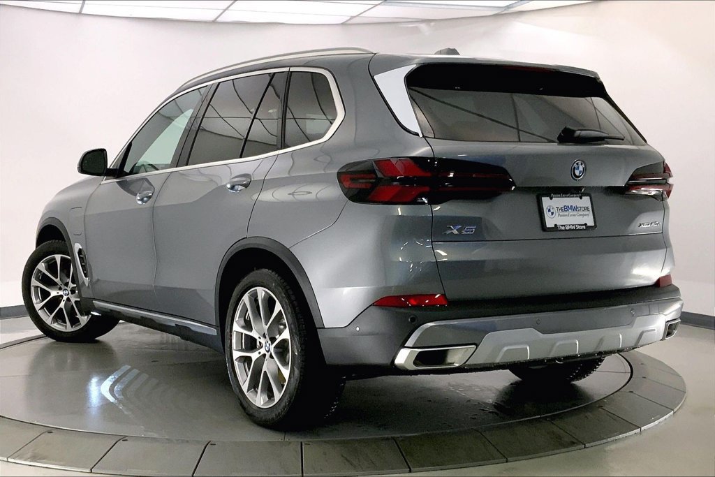 New 2026 BMW X5 xDrive50e w/ Executive Package AWD/4WD image 2
