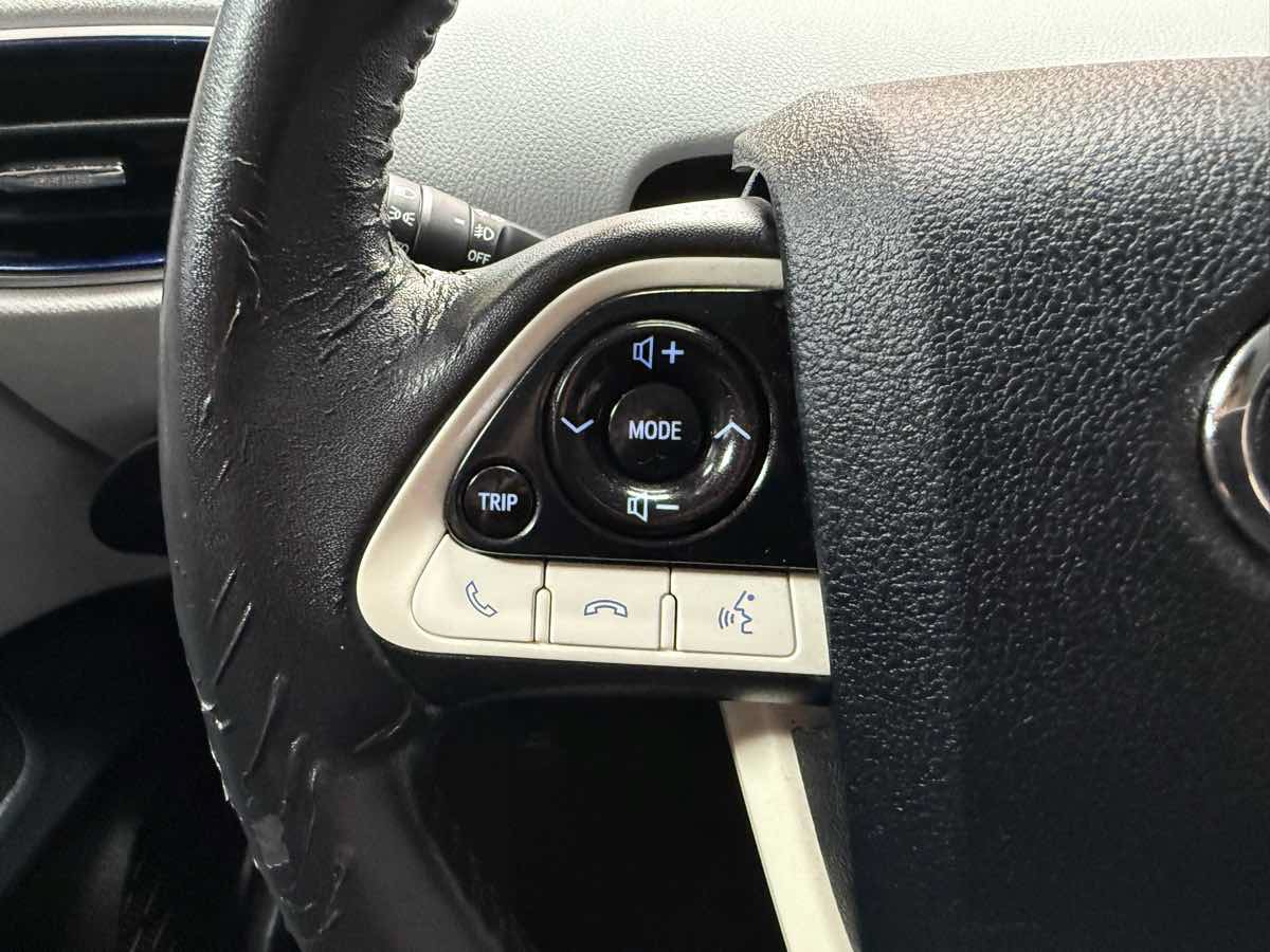 Used 2017 Toyota Prius Four Touring w/ Premium Convenience Package FWD image 15