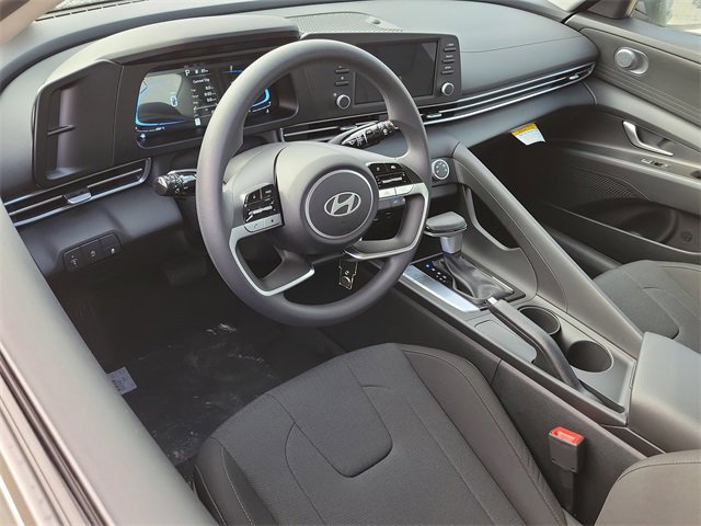 New 2025 Hyundai Elantra SE image 6