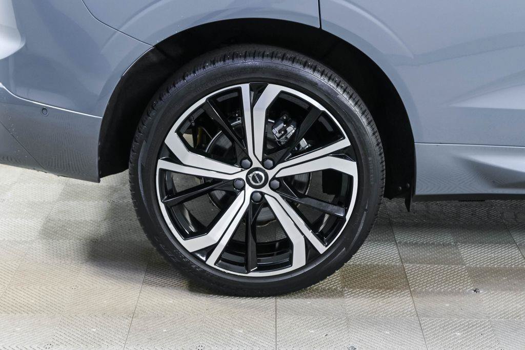 Used 2024 Volvo XC60 B5 Ultimate w/ Protection Package Premier AWD/4WD image 39