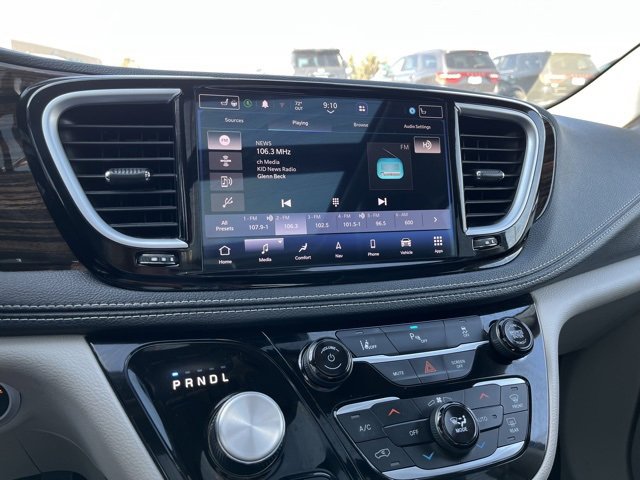 Used 2023 Chrysler Pacifica Limited image 42