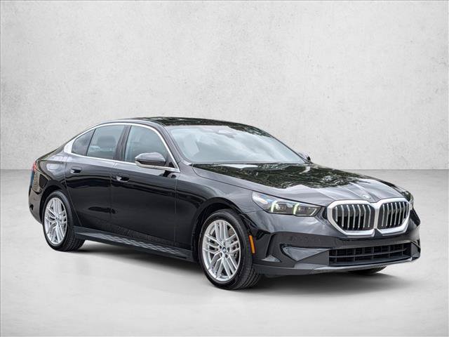 Used 2025 BMW 530i xDrive AWD/4WD image 3