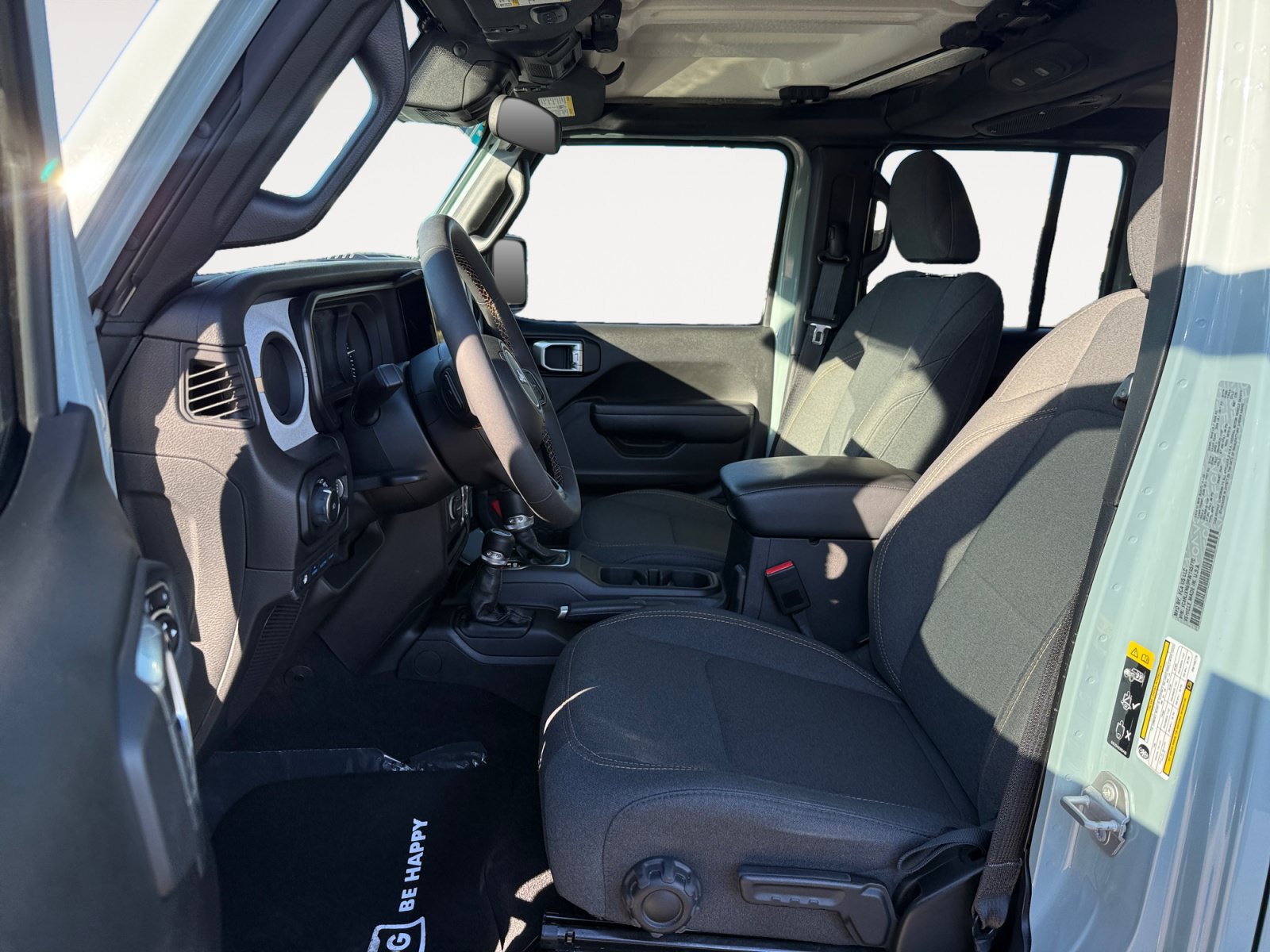 Used 2024 Jeep Wrangler Unlimited w/ Convenience Group AWD/4WD image 10
