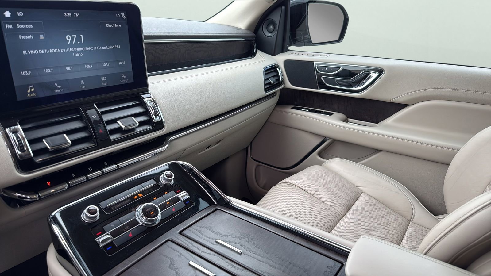 Used 2018 Lincoln Navigator Select AWD/4WD image 19