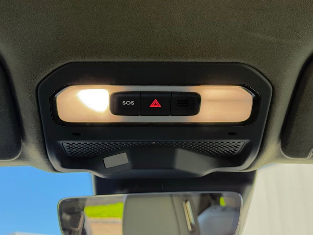 Used 2022 Rivian R1S Launch Edition image 26