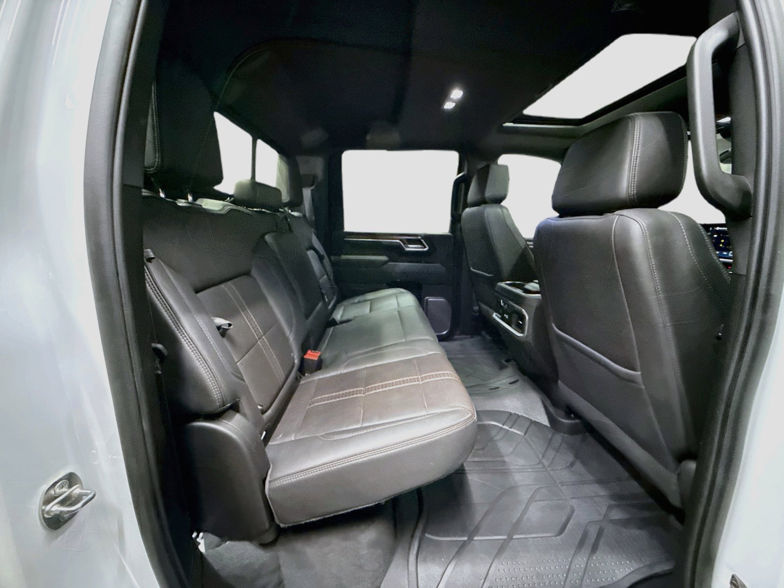 Used 2024 Chevrolet Silverado 3500 High Country w/ High Country Premium Package AWD/4WD image 31