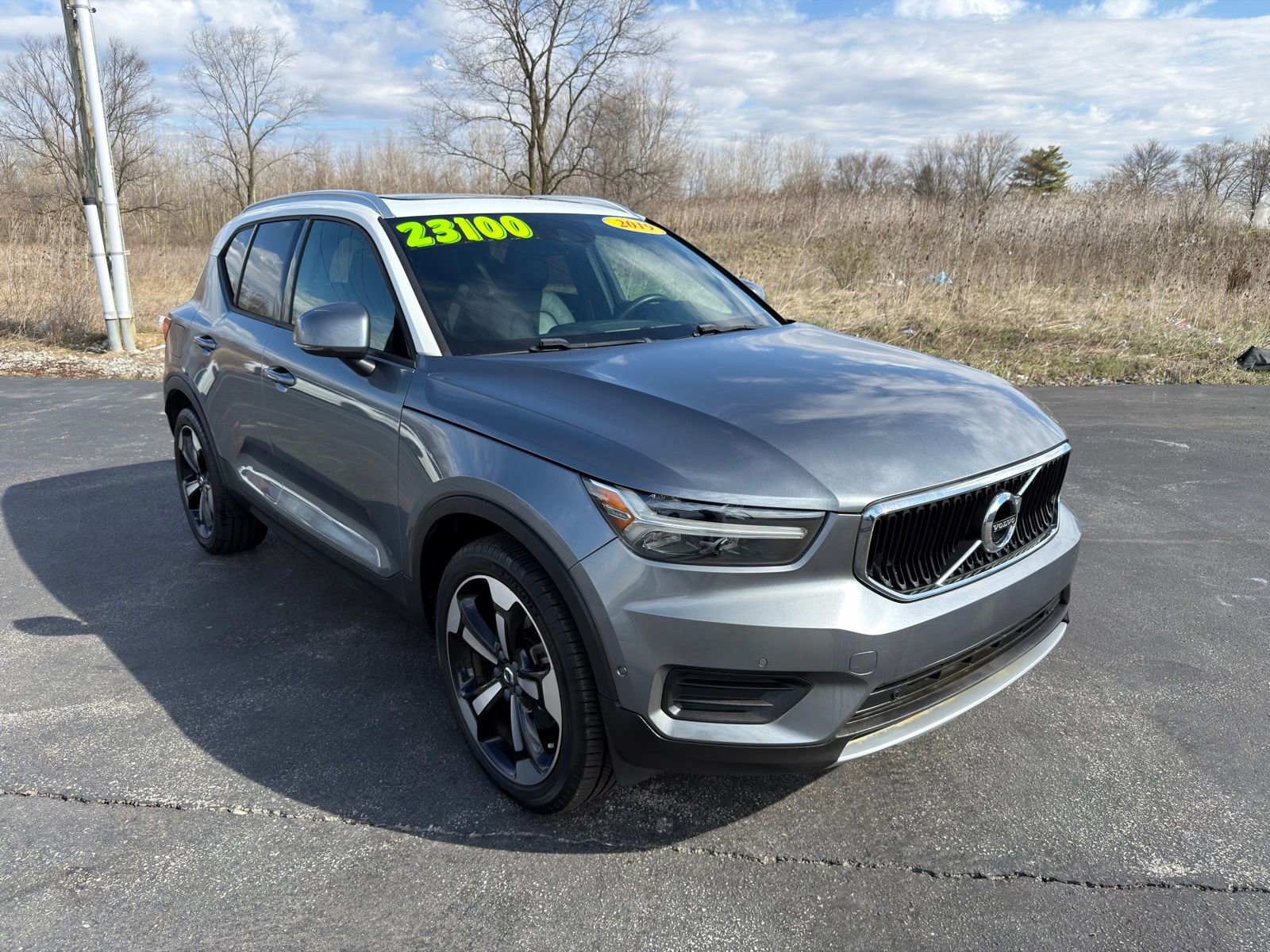 Used 2019 Volvo XC40 T4 Momentum image 9