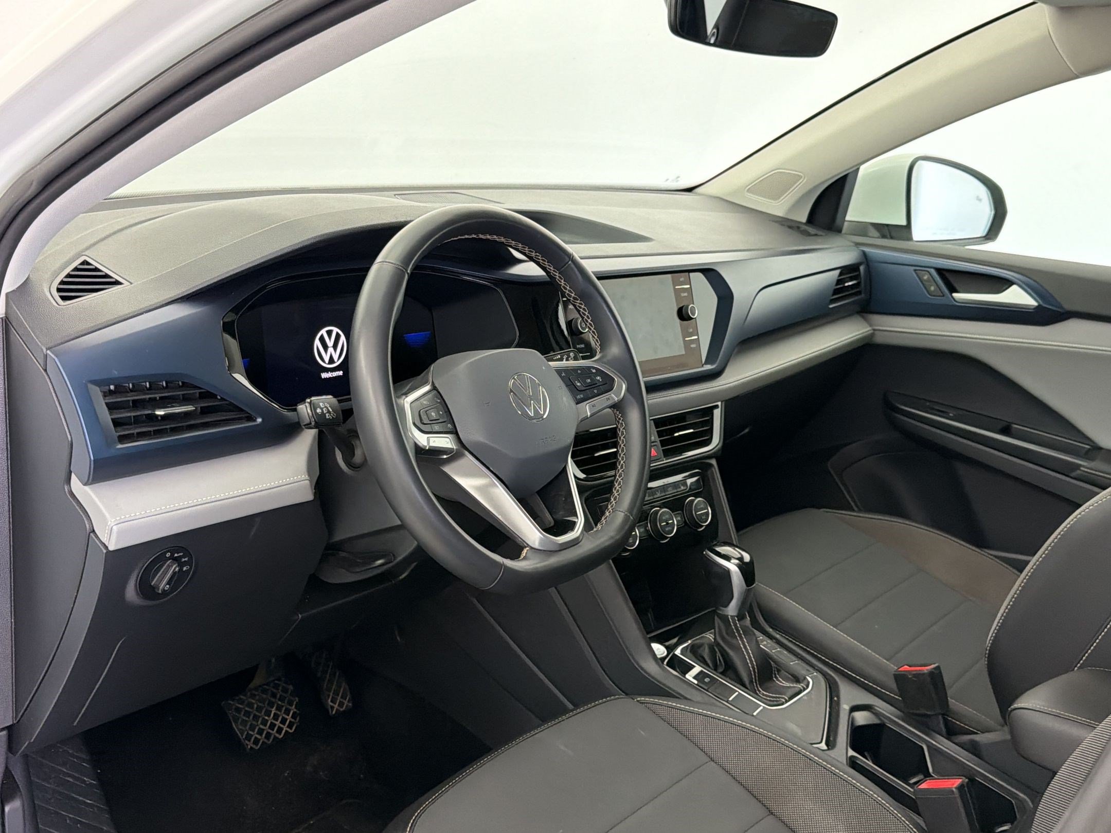 Used 2024 Volkswagen Taos SE FWD image 4