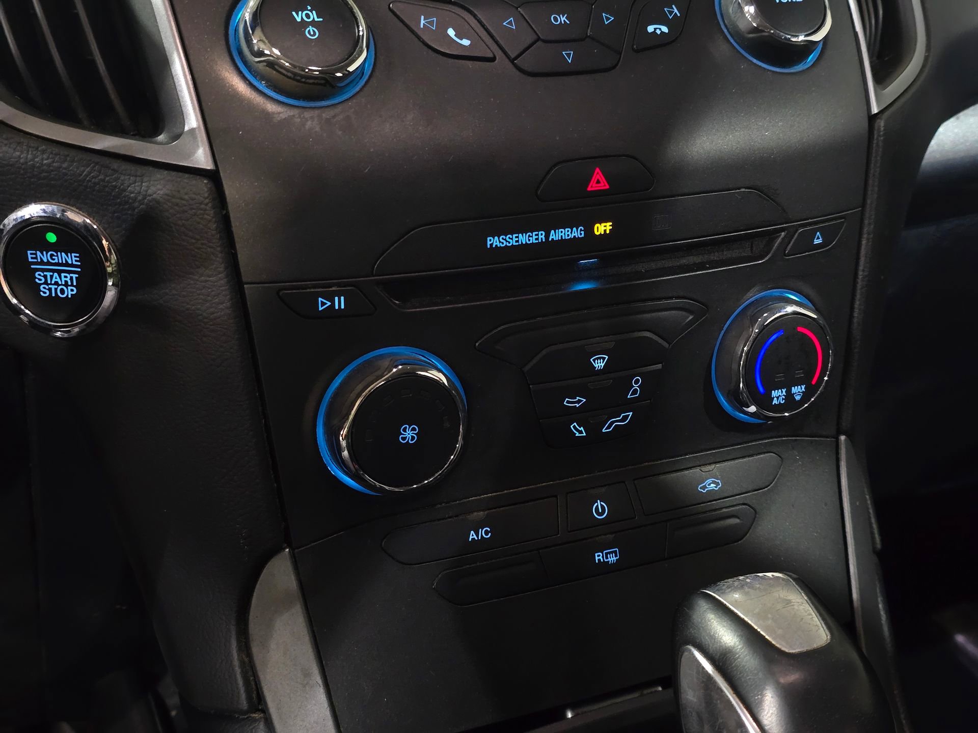 Used 2017 Ford Edge SE image 24