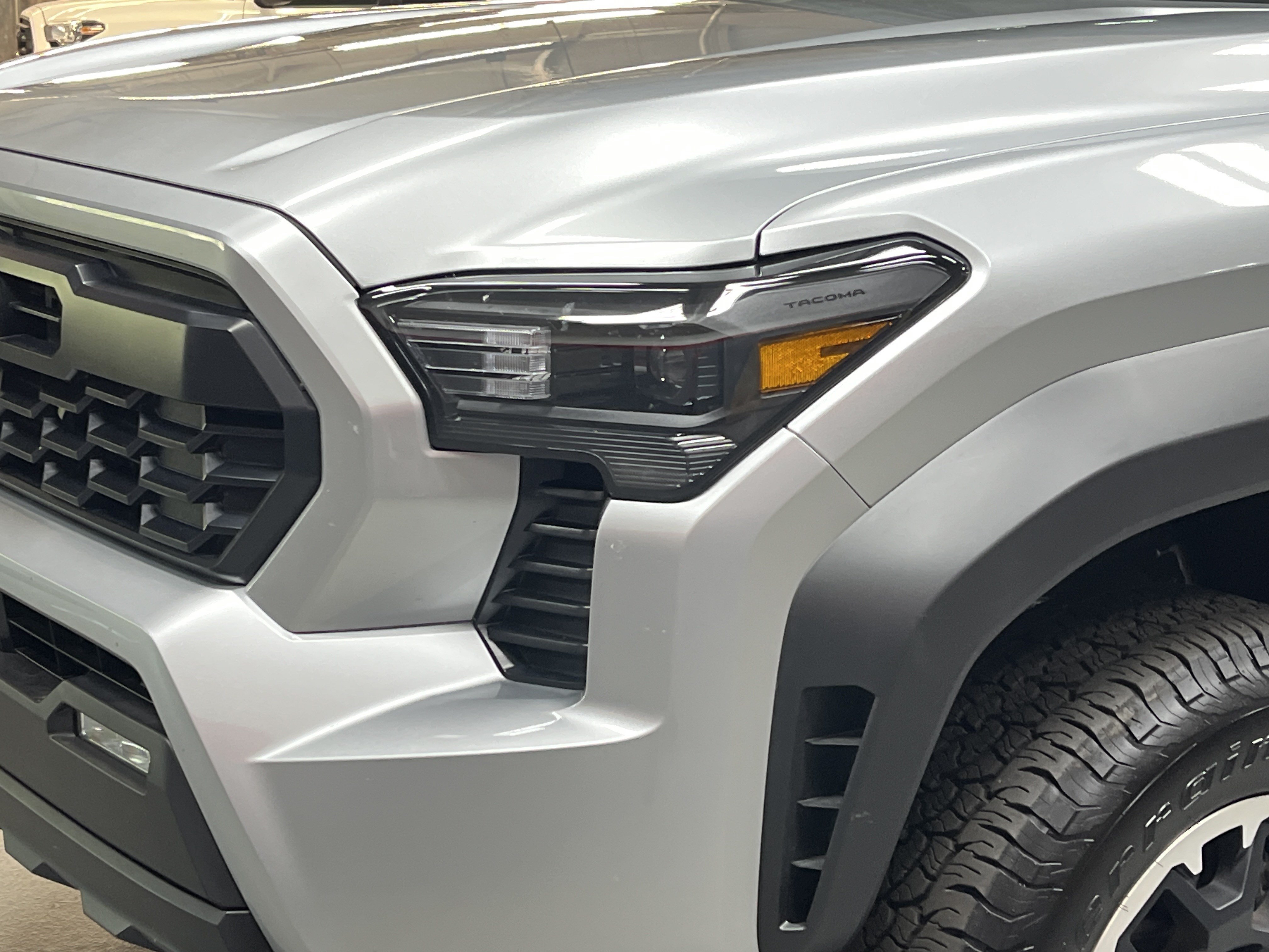 Certified 2025 Toyota Tacoma TRD Off-Road AWD/4WD image 6