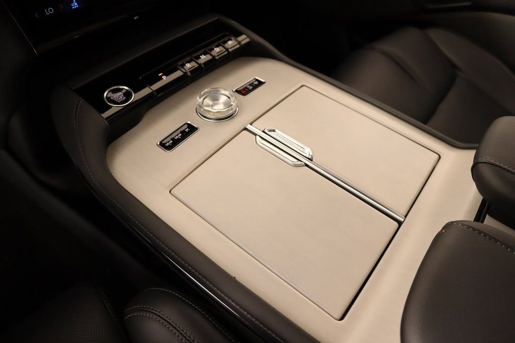 New 2025 Lincoln Navigator Reserve w/ Jet Appearance Package image 8