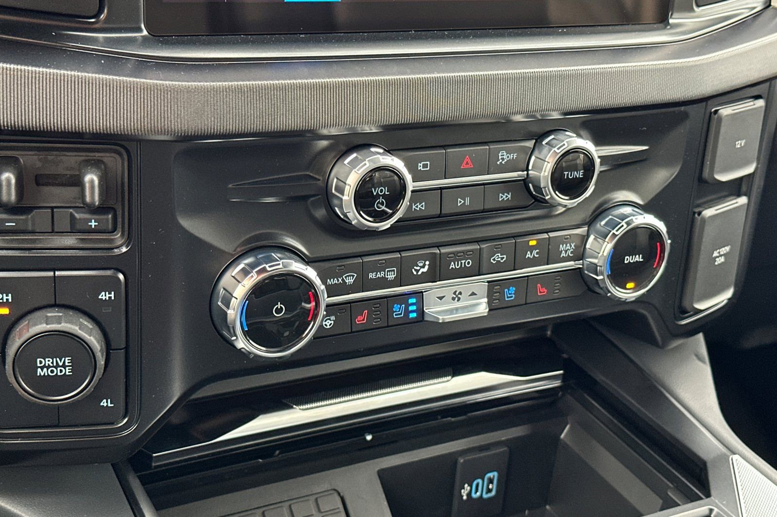 New 2026 Ford F350 Platinum image 19