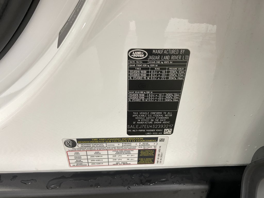 Used 2025 Land Rover Defender 110 S image 36