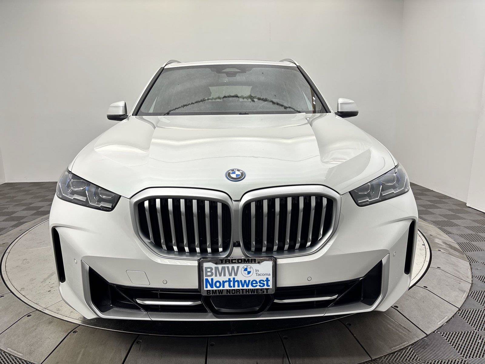 Used 2024 BMW X5 xDrive50e w/ Premium Package AWD/4WD image 14