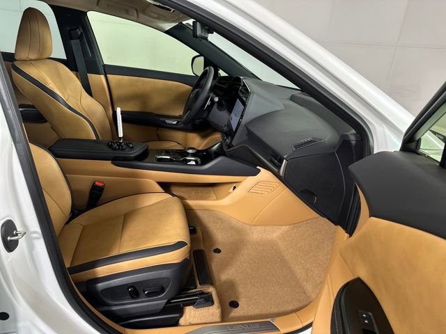 Used 2025 Lexus RZ 450e image 28