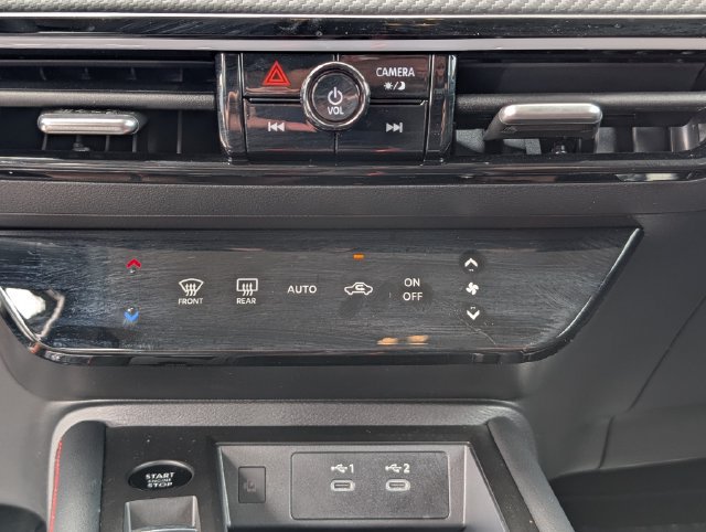 Used 2025 Nissan Kicks SR w/ Illumination Package FWD image 24
