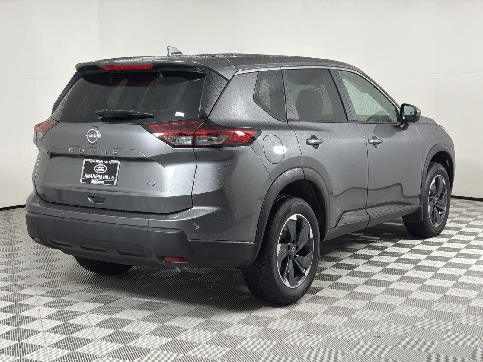 Used 2024 Nissan Rogue SV image 5