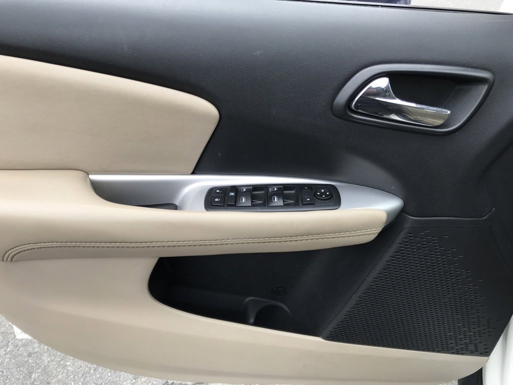 Used 2020 Dodge Journey SE image 9