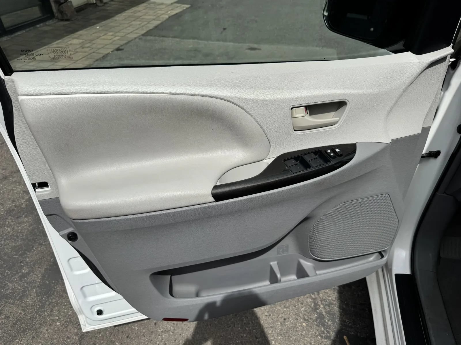 Used 2013 Toyota Sienna LE w/ Towing Pkg FWD image 18