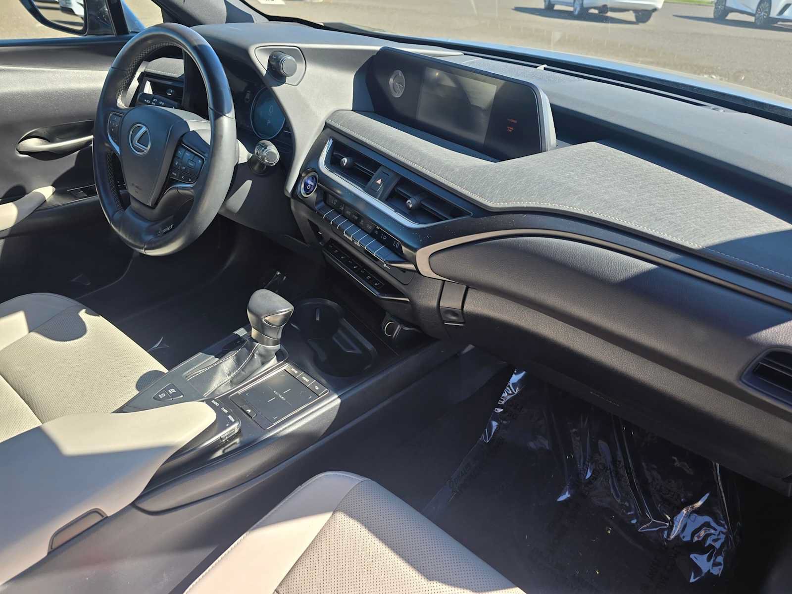 Used 2020 Lexus UX 250h w/ Premium Package AWD/4WD image 11
