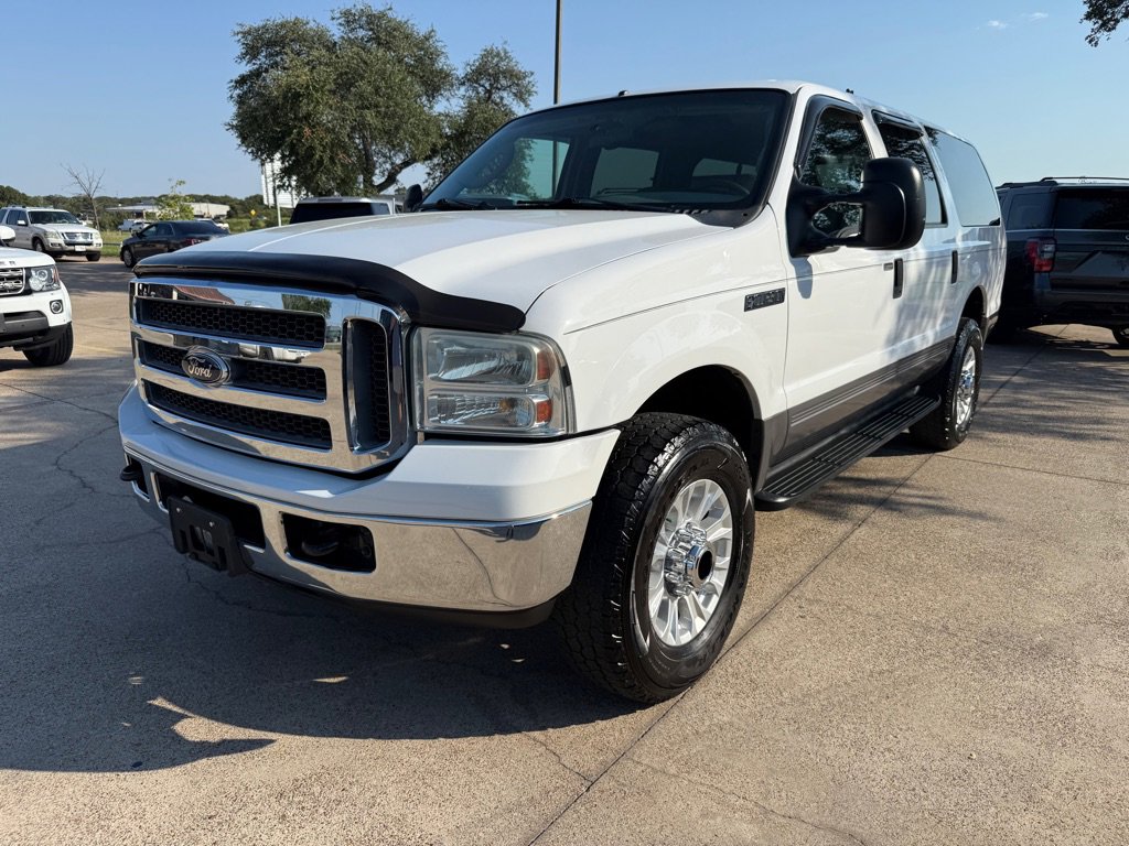 Used 2005 Ford Excursion XLT image 3