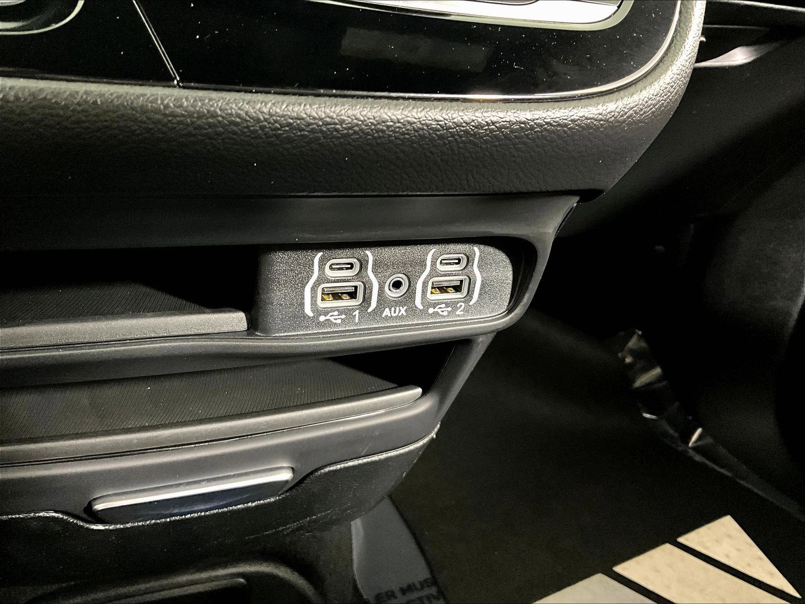 Used 2025 Chrysler Pacifica Select FWD image 15
