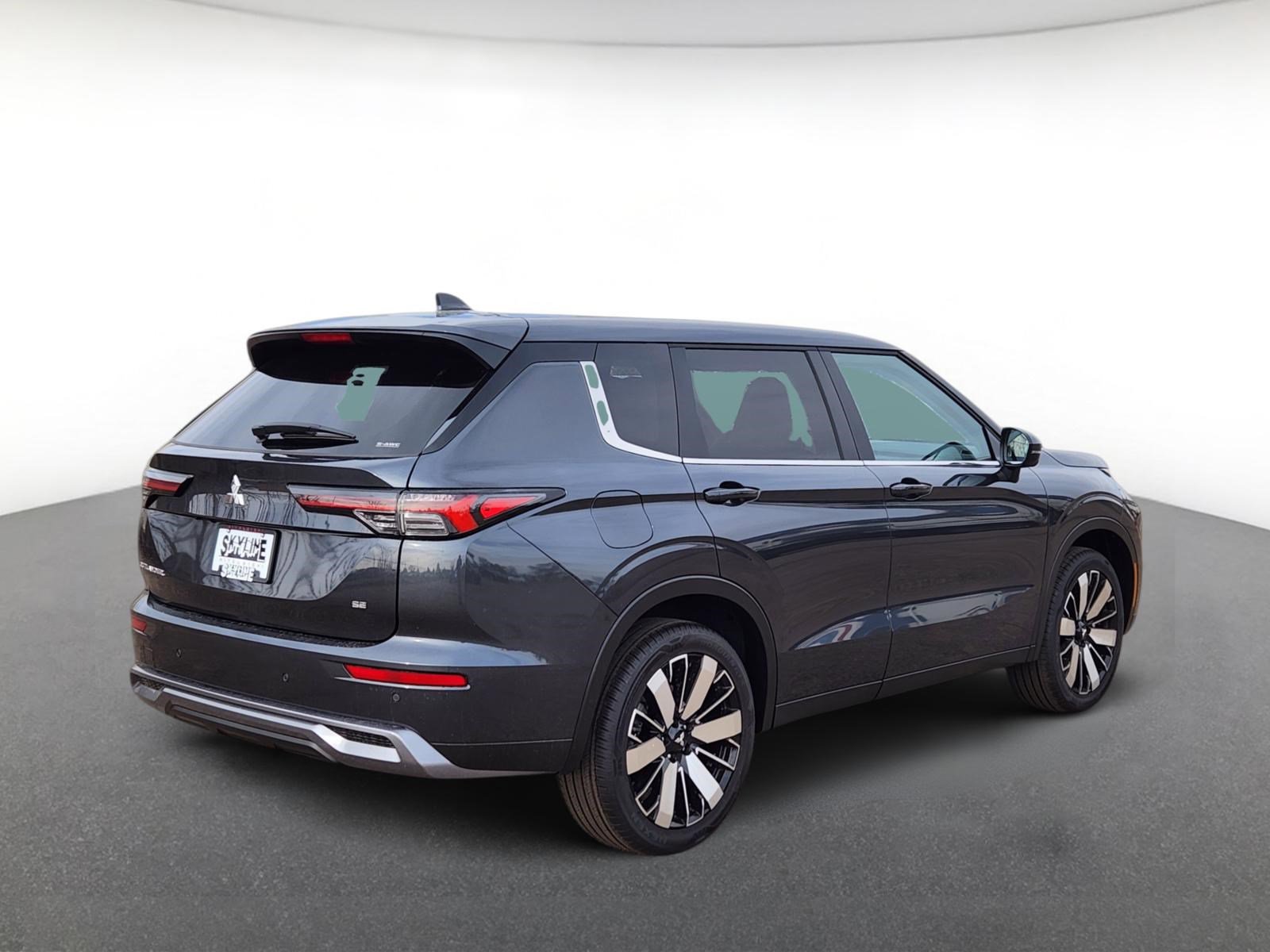 New 2026 Mitsubishi Outlander SE image 3