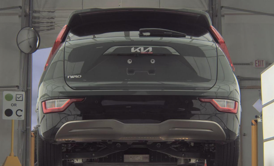 Certified 2024 Kia Niro Wind w/ Wind Preserve Package FWD image 7