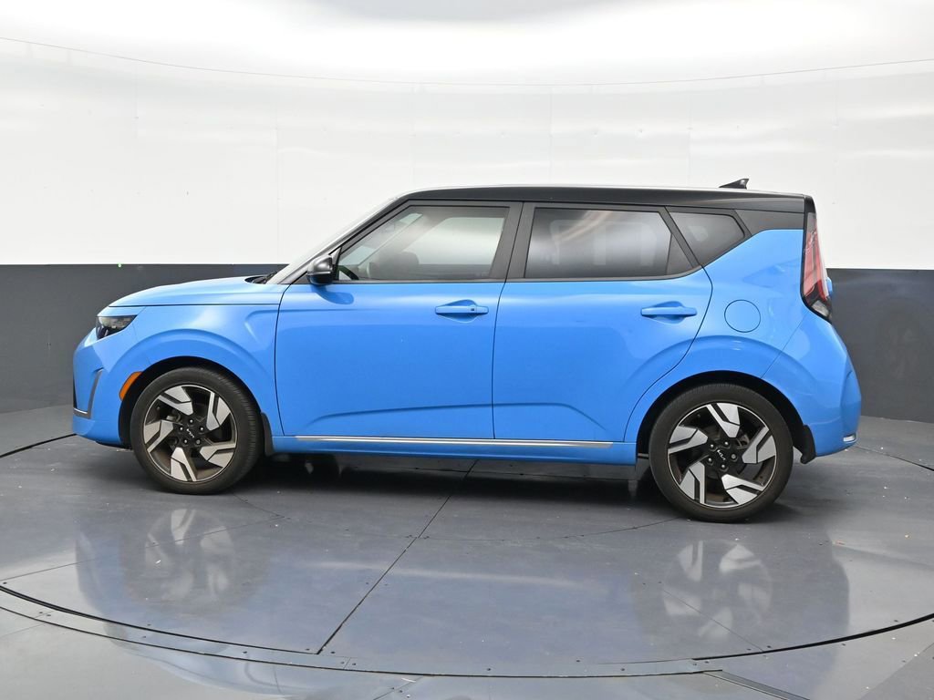 Used 2023 Kia Soul GT-Line FWD image 2