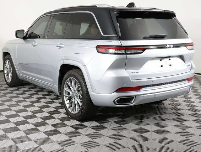 Used 2023 Jeep Grand Cherokee Summit w/ Luxury Tech Group V image 6