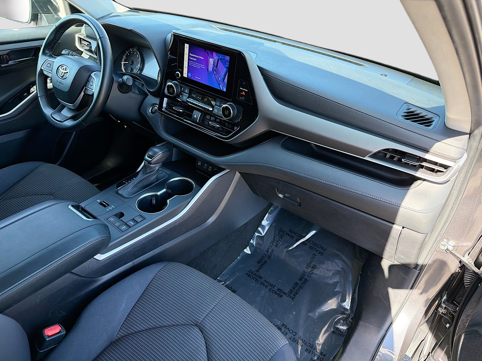 Used 2023 Toyota Highlander LE image 13