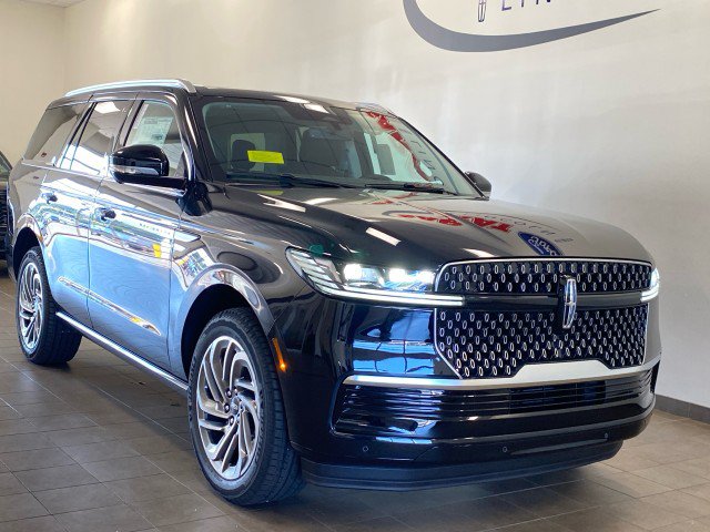 New 2027 Lincoln Navigator Reserve AWD/4WD image 2