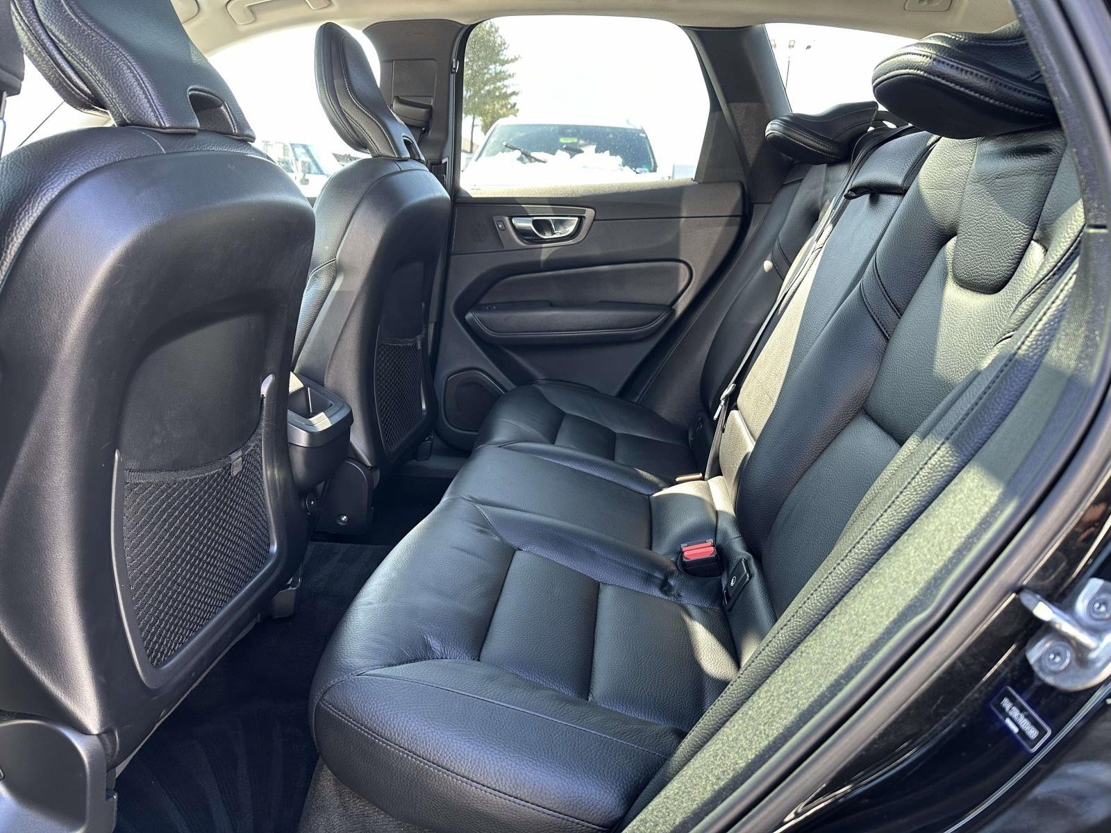 Used 2022 Volvo XC60 B5 Momentum w/ Climate Package image 23