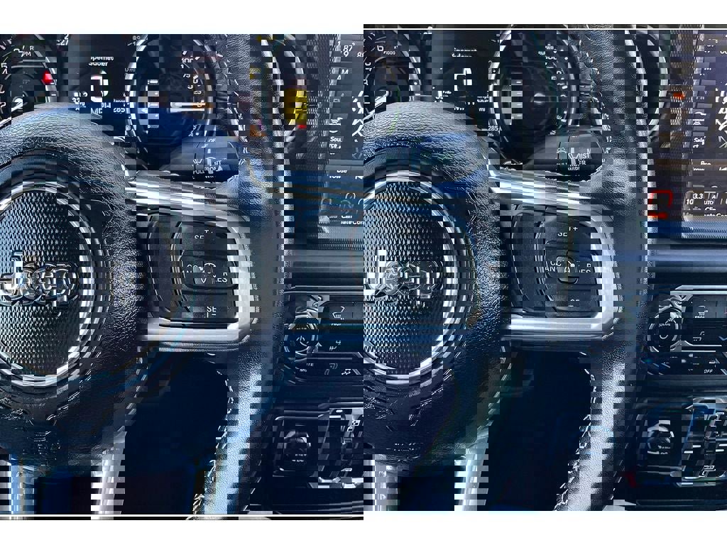 Used 2022 Jeep Wrangler Unlimited Sahara image 20