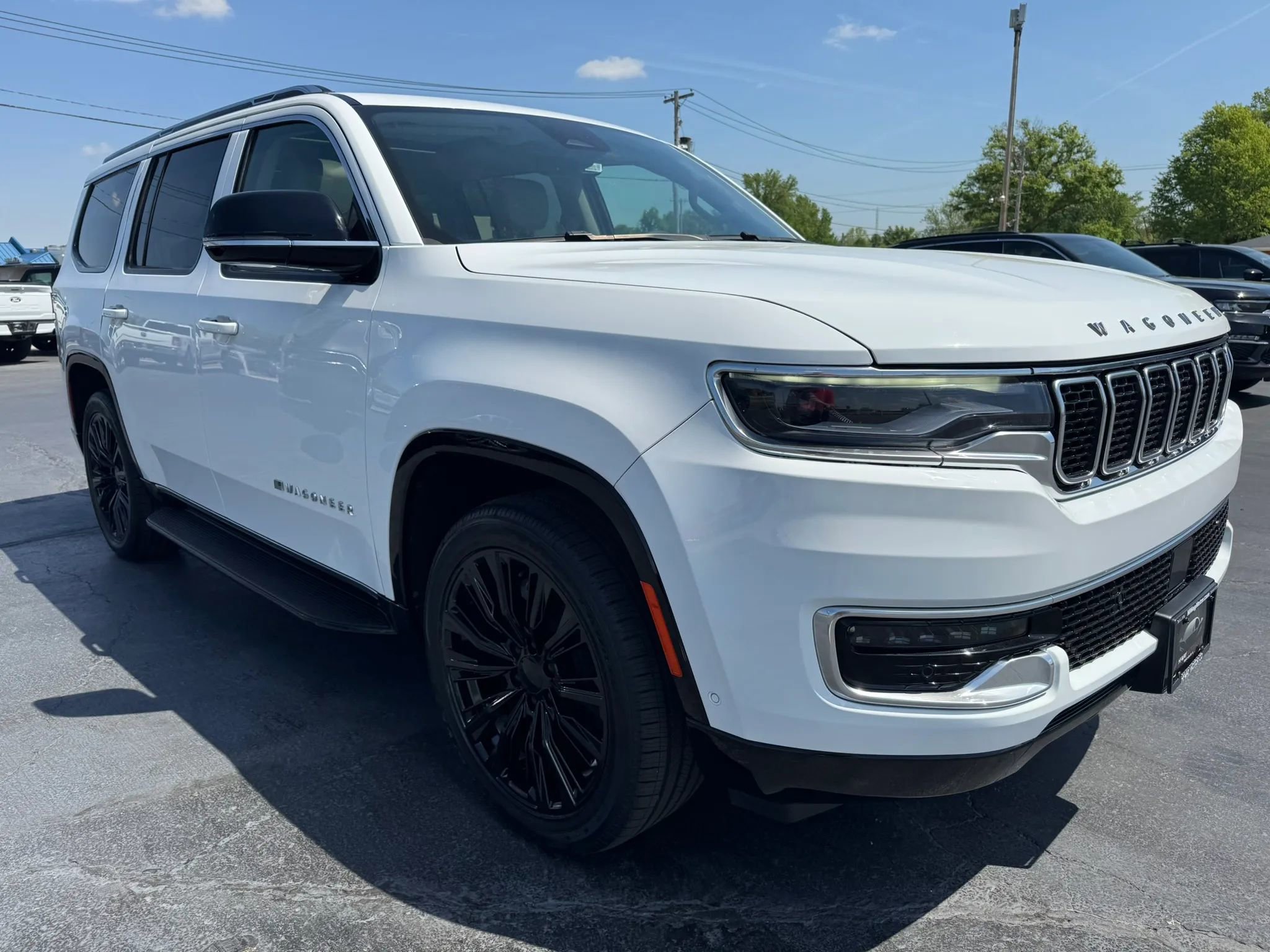 Used 2023 Jeep Wagoneer 4WD w/ Premium Group I image 15