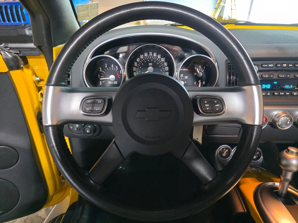Used 2004 Chevrolet SSR w/ Preferred Equipment Group RWD image 9